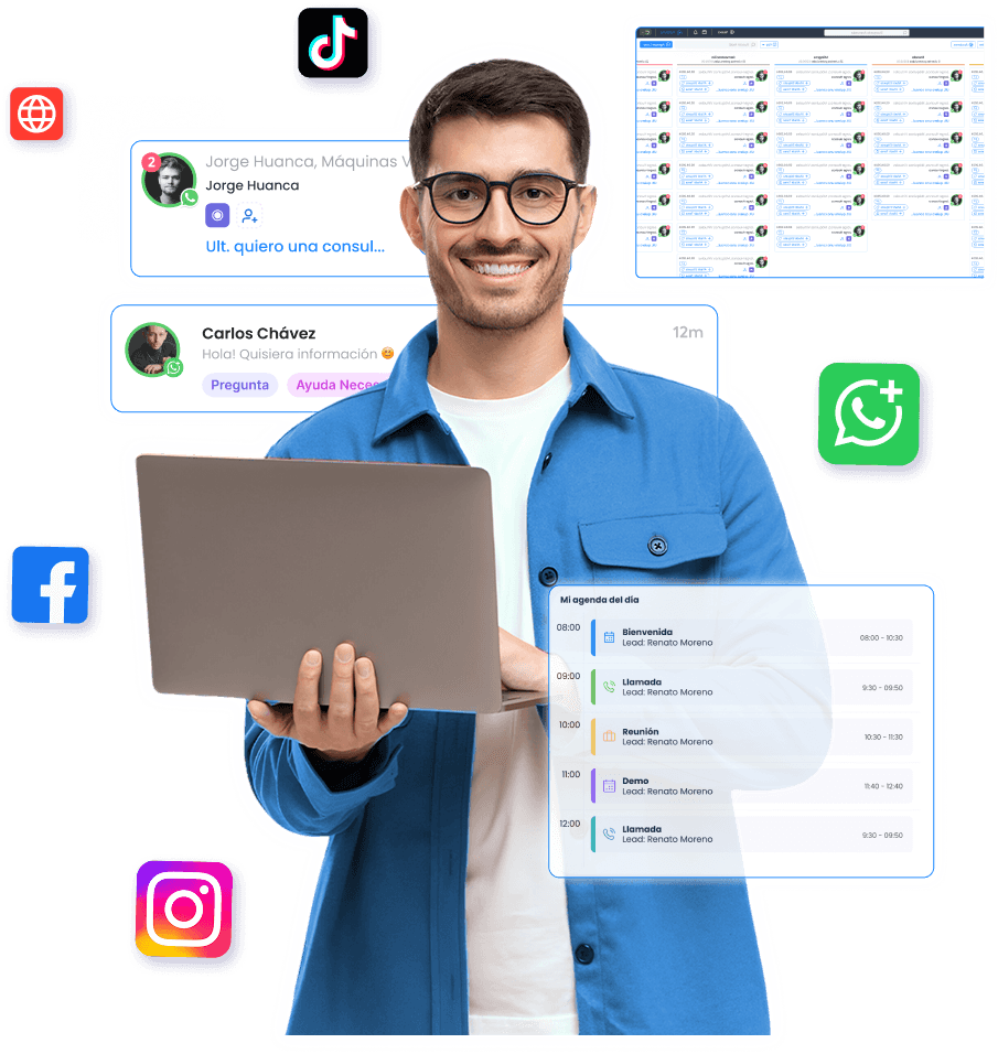 Persona sonriendo con laptop usando Abatar CRM